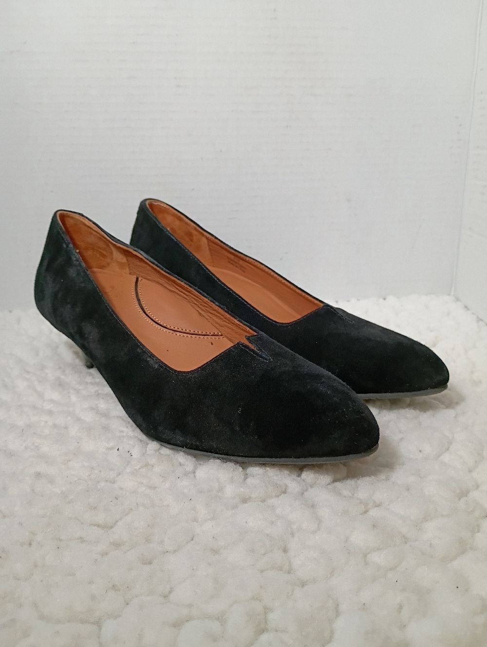L’Amour Des Pieds Kavan Heels 8.5M Black Suede Kitten Heel Comfort.L’Amour Des